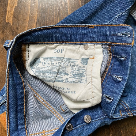 Levi’s 501 jean shorts - Picture 4 of 4